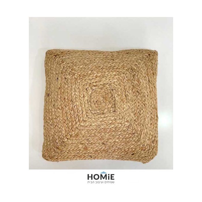 כרית נוי חבל (יוטה) טבעי עבודת יד לסלון ושאר חלל הבית דגם סאו פאולו. הכרית הנפלאה בסגנון הכפרי תשלב בצורה אופטימלית גם בחדר שינה, חדר ילדים, חדר אורחים, פינת ישיבה, פינת משחקים, פינת אוכל, מטבח, חדר עבודה, משרד, בית ספר וגן ילדים. 