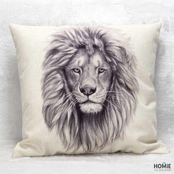 כרית נוי מדליקה ואיכותית לסלון, לחדר שינה, לחדר ילדים ושאר חלל הבית דגם אריה שחור לבן.