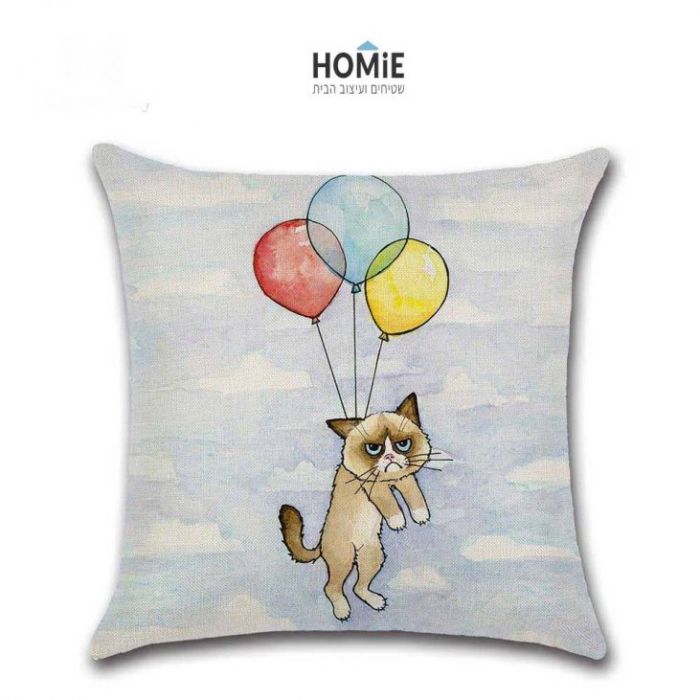 כרית נוי מדליקה ואיכותית לסלון, לחדר שינה, לחדר ילדים ושאר חלל הבית דגם חתול גראמפי קאט מתעופף בשמיים. 