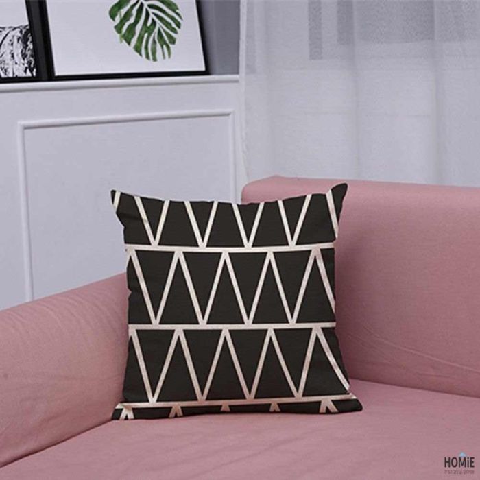 כרית נוי גיאומטרית מדליקה ואיכותית לסלון, לחדר שינה ושאר חלל הבית דגם זיגזג משולשים בצבע שחור ואוף וויט