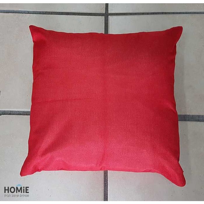 כרית נוי חלקה בצבע אדום לסלון, לחדר שינה, לחדר ילדים ושאר חלל הבית. הכרית בסגנון הפשתן בעלת בד עבה ואיכותי ותתאים לכל סגנון בביתכם. 