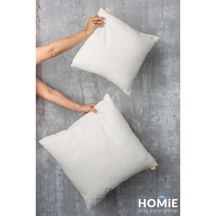 כרית נוי לבנה חלקה לסלון ושאר חלל הבית. הכרית היוקרתית עשויה מבד דמוי פשתן איכותי ביותר ותשדרג לכם כל חלל. 