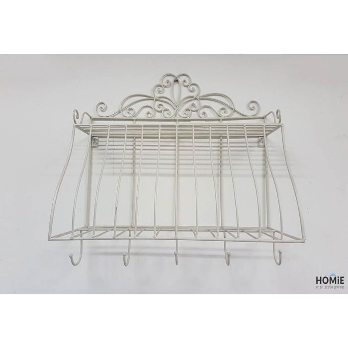 פירזול מתכת דקורטיבי יוקרתי בסגנון וינטג' בצבע שמנת. הפירזול ורסטילי ומיועד לתליה לכל מקום. יש לו מקום לאיחסון וגם ווים לתליה בתחתיתו