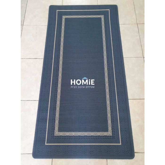 שטיח גומי טבעי דגם מדריד 04 פרוש במלואו על רצפה, בעיצוב וינטג' דקורטיבי עם מסגרת אלגנטית בצבעי אפור כחלחל וזהב