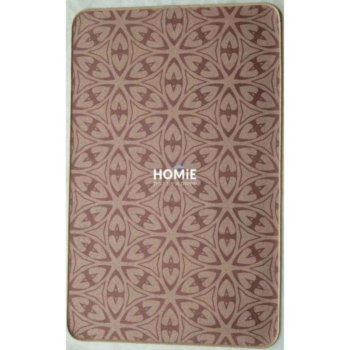 שטיח גומי למטבח וינטג' מודרני צורות גיאומטריות דגם קוויבק 18 בצבע חום בז'. השטיח היוקרתי מתאים גם לשאר חלל הבית (אמבטיה, מסדרון, חדר שינה, חדר ילדים ועוד) ויכניס לשם המון סטייל, נוכחות, שונות ומיוחדות.