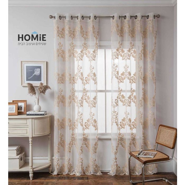 וילון שקוף וינטג' קלאסי דקורטיבי פרחוני בז' לסלון ושאר חלל הבית דגם ויקטוריה. וילון האורגנזה הסופר יוקרתי עשוי רשת מיוחדת ומגיע בסגנון כפרי עדין ונעים לעין. הוא מתאים גם לחללים נוספים בבית וישדרג כל איזור בכמה דרגות. 