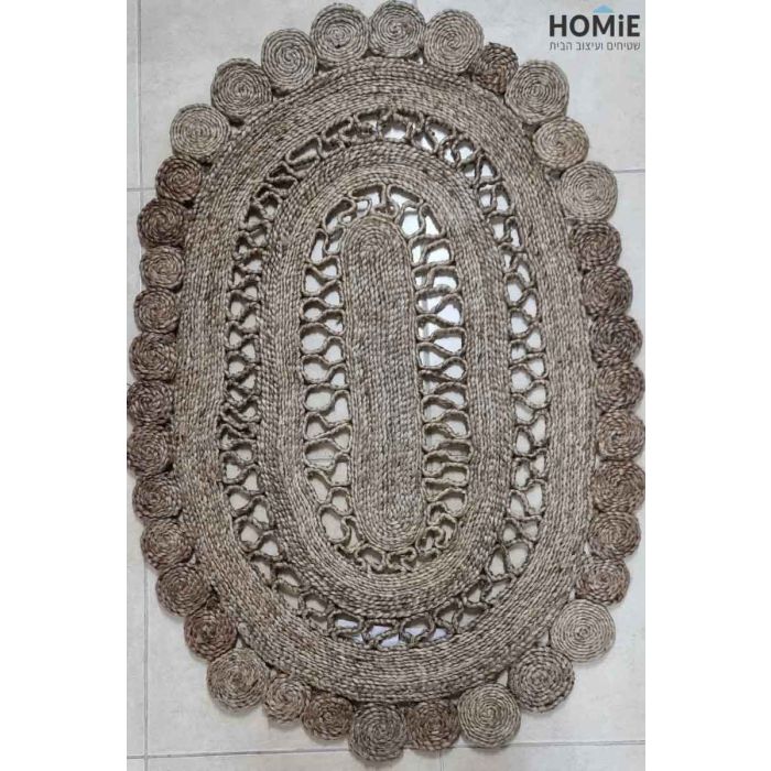 שטיח חבל טבעי (יוטה) אובלי (אליפסה) עבה דקורטיבי כסוף עבודת יד דגם ולנסיה 1802. השטיח המודרני-קלאסי מתאים לסלון, לחדר שינה, לחדר ילדים, לחדר/פינת משחקים, לחדר אורחים, למסדרון, לאמבטיה, למטבח, לפינת אוכל, לחדר עבודה, לגינה, לגן ילדים, לבית ספר ולמשרד. 