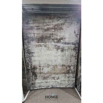 שטיח אבסטרקטי מודרני יוקרתי דגם אוליביה 04/976 בצבע אפור בהיר, אפור כהה ובז. יתאים לסלון, לחדר שינה, לחדר ילדים, למסדרון, למטבח, לפינת אוכל, לחדר עבודה ולמשרד. 