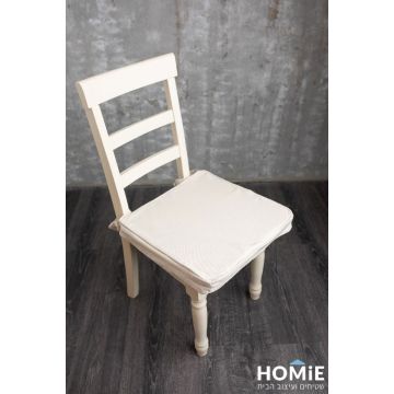 כרית ישיבה לכיסא צבע טבעי דגם קרלה 01. הכרית היוקרתית והמפנקת נוחה מאוד, מצוינת לישיבה ממושכת, תתאים לכל כיסא סטנדרטי ותשתלב היטב בכל חלל.