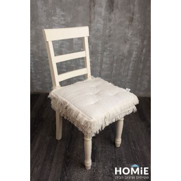 כרית ישיבה לכיסא צבע טבעי דגם וידה 01. הכרית היוקרתית והמפנקת נוחה מאוד, מצוינת לישיבה ממושכת, תתאים לכל כיסא סטנדרטי ותשתלב היטב בכל חלל בבית ומחוצה לו.