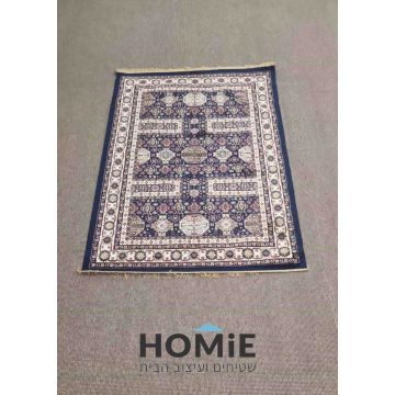 שטיח קלאסי דק דגם לורד 886 בגווני כחול ושמנת, עם דוגמה מסורתית, מדליונים ופרנזים, פרוס במלואו על הרצפה