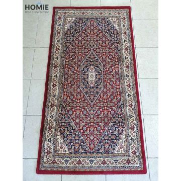 שטיח קלאסי מדליון פרחוני דגם פנתאון 62/10 בצבע אדום, כחול ובז'. השטיח היוקרתי מתאים לסלון, לחדר שינה, לחדר ילדים, למסדרון, לחדר אורחים, לפינת אוכל, למטבח, לחדר עבודה ולמשרד. 