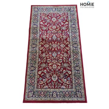 שטיח קלאסי מדליון פרחוני אדום דגם פנתאון 51/10 בצבע אדום כחול. השטיח המפואר והיוקרתי מתאים לסלון, לחדר שינה, לחדר אורחים, למסדרון, למטבח, לפינת אוכל, לחדר עבודה ולמשרד. 