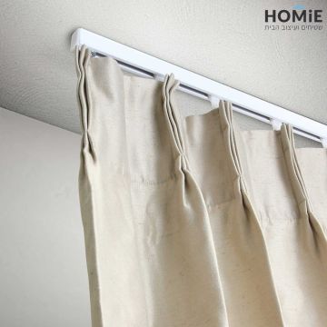 מסילה לוילון סיכות פלדים אלומיניום לבן דגם לנסלוט – מתאימה להתקנה על קיר או תקרה - צילום תקריב