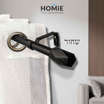  מוט וילון טלסקופי אלומיניום דקורטיבי בצבע שחור עם וילון תלוי עליו – דגם קלרנס