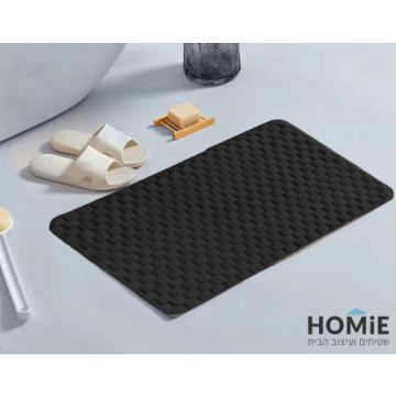 שטיח אמבטיה פרווה דקורטיבי מודרני כפרי דגם מיורקה 05 בצבע שחור. השטיח היוקרתי והמפנק יתאים גם לחדר שינה, חדר ילדים ותינוקות, אמבטיה, שירותים, מטבח, משרד ועוד. הוא מגיע בקונסטרוקציית צורות גיאומטריות עדינות מראה ושכבת גומי נגד החלקה בתחתית. 