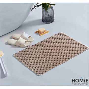 שטיח אמבטיה פרווה דקורטיבי מודרני כפרי דגם מיורקה 03 בצבע מוקה. השטיח היוקרתי והמפנק יתאים גם לחדר שינה, חדר ילדים ותינוקות, אמבטיה, שירותים, מטבח, משרד ועוד. הוא מגיע בקונסטרוקציית צורות גיאומטריות עדינות מראה ושכבת גומי נגד החלקה בתחתית. 