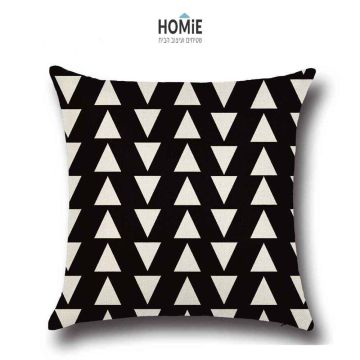 כרית נוי לסלון משולשים רקע שחור