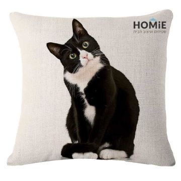 כרית נוי לסלון ושאר חלל הבית דגם חתול שחור לבן.