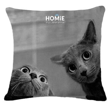 כרית נוי לסלון ושאר חלל הבית דגם חתולים עושים סלפי. הכרית מתאימה גם לחדר שינה וחדר ילדים.