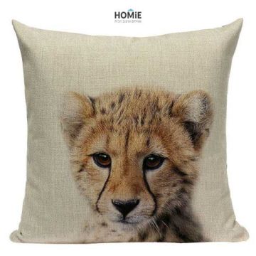 כרית נוי מדליקה ואיכותית לסלון, לחדר שינה, לחדר ילדים ושאר חלל הבית דגם גור צ'יטה בצבע בז'.