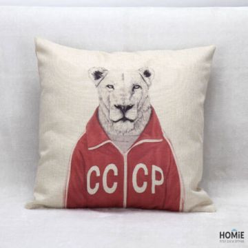 כרית נוי מדליקה ואיכותית לסלון, לחדר שינה, לחדר ילדים ושאר חלל הבית דגם לביאה סובייטית מגניבה. 