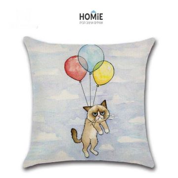 כרית נוי מדליקה ואיכותית לסלון, לחדר שינה, לחדר ילדים ושאר חלל הבית דגם חתול גראמפי קאט מתעופף בשמיים. 