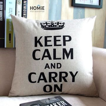כרית נוי לסלון Keep calm and carry on רקע אוף וויט
