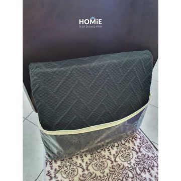 כיסוי אלסטי מודרני יוקרתי לכורסת טלויזיה בצבע שחור דגם סנדרה. הכיסוי מתאים עצמו כמו כפפה לצורה וגודל הכורסא. 