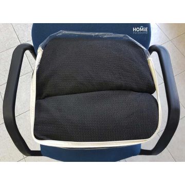 כיסוי סלון אלסטי שחור תבליטים עדינים 1+2+3 יוקרתי המתאים עצמו כמו כפפה לצורה וגודל הסלון. הכיסוי בעל יכולת אלסטית מרשימה ביותר (נמתח מכל צדדיו), עמיד, עבה, נעים למגע, כביס ובעל גומי היקפי פנימי השומר על חוזק וגמישות הבד