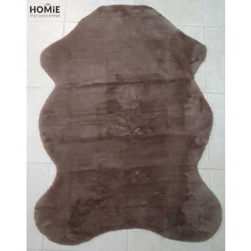 שטיח פרווה אסימטרי חום דגם פיור מודרני סופר מפנק לסלון ושאר הבית.