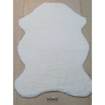 שטיח פרווה אסימטרי לבן דגם פיור מודרני כפרי לסלון ושאר הבית.