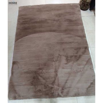 שטיח פרווה חום דגם פיור מודרני צפוף ואיכותי לסלון, לחדר שינה, לחדר ילדים, לפינת משחקים, לאמבטיה, למסדרון, למטבח, לפינת אוכל, לחדר עבודה, למשרד, לבית הספר וגן ילדים.