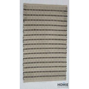 שטיח כותנה גיאומטרי קילים שבטי (אתני) עבודת יד בז' חום דגם ג'איפור 672. השטיח המודרני הכפרי מתאים לסלון, לחדר שינה, לחדר ילדים, לפינת משחקים, למסדרון, לאמבטיה, למטבח, לפינת אוכל, לחדר עבודה, למשרד, לבית הספר וגן ילדים. 