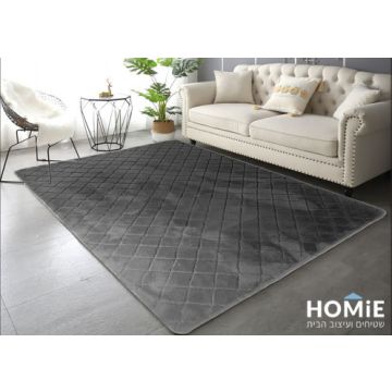 שטיח פרווה גיאומטרי מודרני כפרי מעויינים אפור דגם רגנאר 03. השטיח מתאים לסלון ושאר הבית.