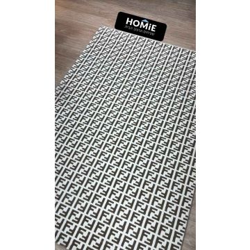 שטיח סלון דגם מקסוואל גיאומטרי בצבעי מוקה ושמנת פרוס על רצפת פרקט