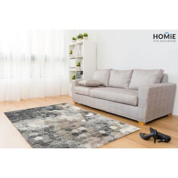 שטיח גיאומטרי מודרני צורות דגם ונוס 05 בצבעי אפור, בז', חום ושמנת. השטיח היוקרתי ישתלב בסלון, חדר שינה, חדר ילדים ותינוקות, מסדרון, חדר אורחים, חדר משחקים, פינת ישיבה, פינת אוכל, חדר עבודה, משרד, בית ספר וגן ילדים.