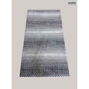 שטיח גיאומטרי מעויינים קטנים יוקרתי לסלון, לחדר שינה, למטבח ושאר חלל הבית בצבע אפור ושחור דגם ג'סיקה 17/995. 