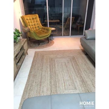 שטיח חבל (יוטה) טבעי עבודת יד דגם סאו פאולו בצורת מלבן מונח בסלון למרגלות הספות