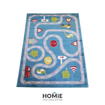 שטיח לילדים בצורת כבישים ומסלולים עם רכבים ועצים, נראה במלואו על הרצפה