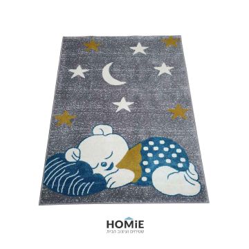 שטיח לחדר ילדים מודרני יוקרתי דגם דובי ישן בצבע אפור, לבן, כחול וחרדל. השטיח המגניב והאיכותי יתאים גם לסלון, חדר תינוקות, חדר שינה, חדר אורחים, חדר/פינת משחקים, פינת ישיבה, אמבטיה, גן ילדים ובית הספר. 