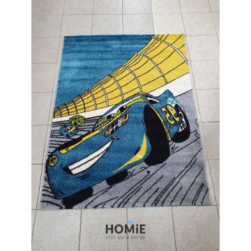 שטיח לחדר ילדים מודרני יוקרתי דגם ספידי מכונית מירוץ בצבע כחול, צהוב, ירוק, אפור, לבן ושחור. 