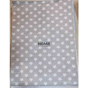 שטיח צבעוני לחדר ילדים / תינוקות / גן ילדים / בית ספר דגם כוכבים רקע אפור. השטיח המודרני יתאים גם לסלון, חדר שינה ושאר חלל הבית. 