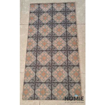 שטיח גומי רטרו גיאומטרי דגם מדריד 64 בצבעי אפור כהה, ירוק מנטה ומוקה מונח על רצפת מטבח