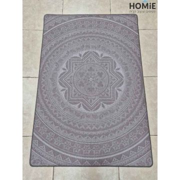 שטיח גומי טבעי דגם מדריד 19 פרוש במלואו על רצפה, בעיצוב וינטג' דקורטיבי גיאומטרי עם מדליון מנדלה אפורה בהירה
