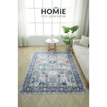 שטיח דגם אדוניס פרוש במלואו על רצפת פרקט בסלון, עם ספה סמוכה, מראה עיצובי מלא של הסלון
