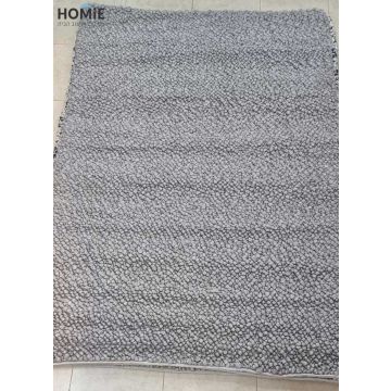 שטיח מודרני כפרי צמר עבודת יד פונפונים אפור דגם קמבה 03. השטיח היוקרתי מתאים לסלון, חדר שינה, חדר ילדים ותינוקות, חדר משחקים, אמבטיה, מסדרון, פינת ישיבה, פינת אוכל, מטבח, חדר עבודה, משרד, גן ילדים ובית ספר. 