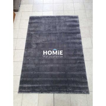 שטיח חלק מודרני עבה צבע אפור כהה דגם מייקל 06. השטיח יתאים לסלון, חדר שינה, חדר ילדים, מטבח, אמבטיה ומסדרון.