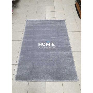 שטיח חלק מודרני עבה צבע אפור בהיר דגם מייקל 04. השטיח היוקרתי יתאים לסלון ושאר הבית.