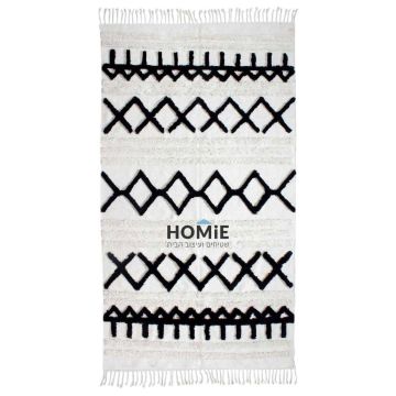 שטיח ברבר מרוקאי בוהו שיק גיאומטרי מודרני מעויינים כותנה עבודת יד אוף וויט שחור דגם מיקאלה 02 שטיח הברבר המיוחד המכונה גם "בני אוריין" (על שם השבטים המרוקאים שייצרו אותו לראשונה) בעיצוב הנורדי-סקנדינבי יכניס המון סטייל, חמימות, נוכחות ויוקרה לחלל החדר. הו